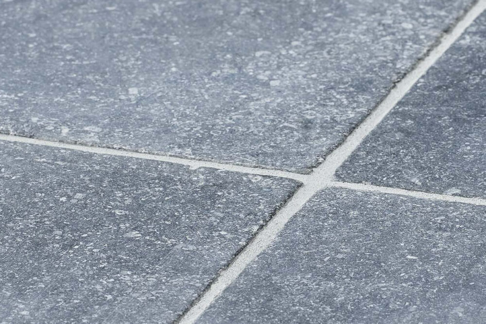 Belgian Blue Stone tiles - reclaimed and tumbled - Blue limestone paving - Natural stone Grey 2