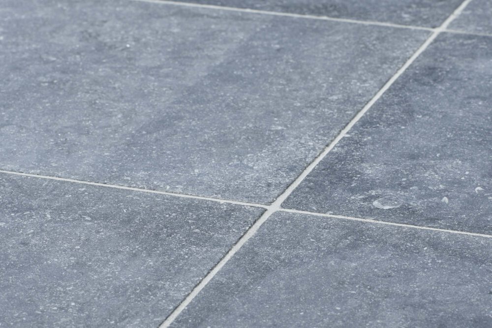 Belgian Blue Stone tiles - reclaimed and tumbled - Blue limestone paving - Natural stone Grey 3
