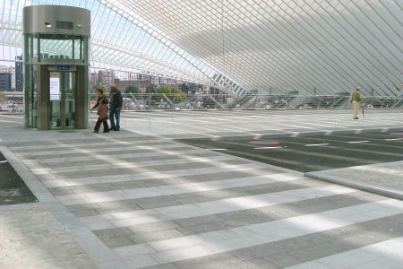 station van Luik-Guillemins - Belgische blauwe hardsteen
