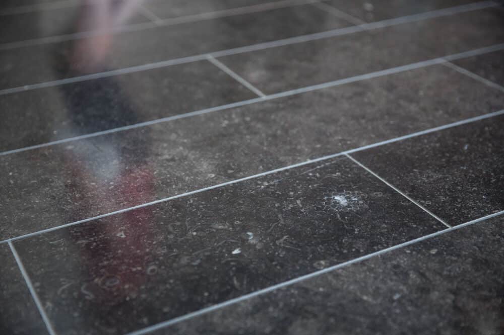 Tegels blauwe steen - Zwart Gezoet - Het museum van Fromelles - Belgische blauwe hardsteen