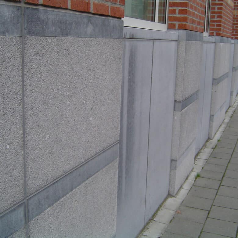 Belgische Blauwe Steen - Gevel - Afwerking : Gebouchardeerd