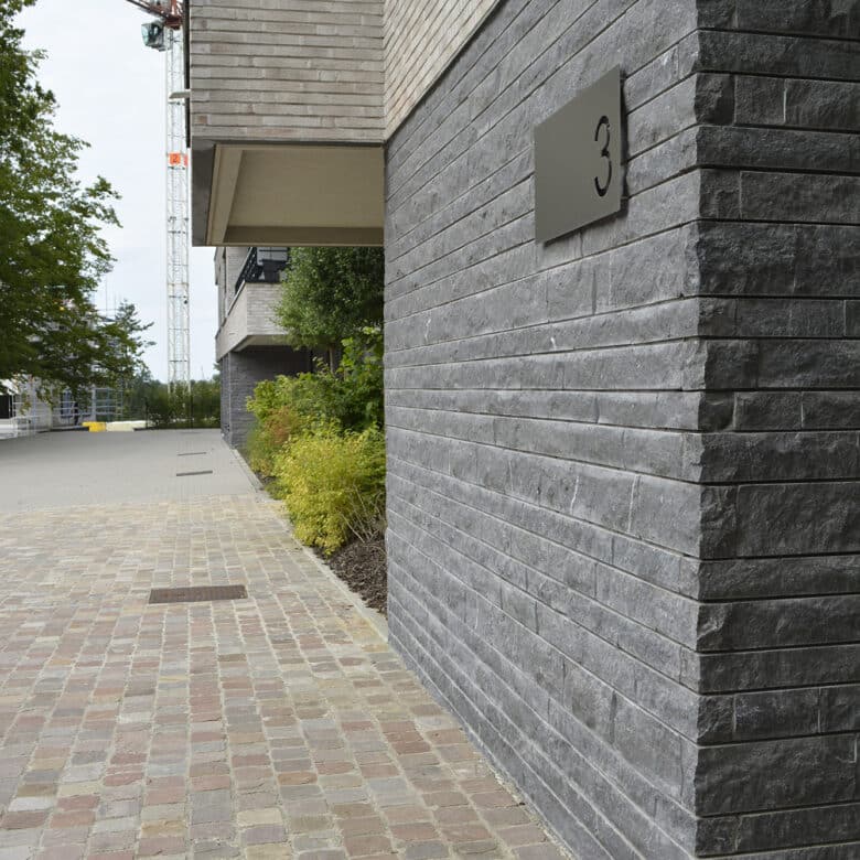 Belgische Blauwe Steen - Gevel - Steenstrips clivoDECOR - Gekloven