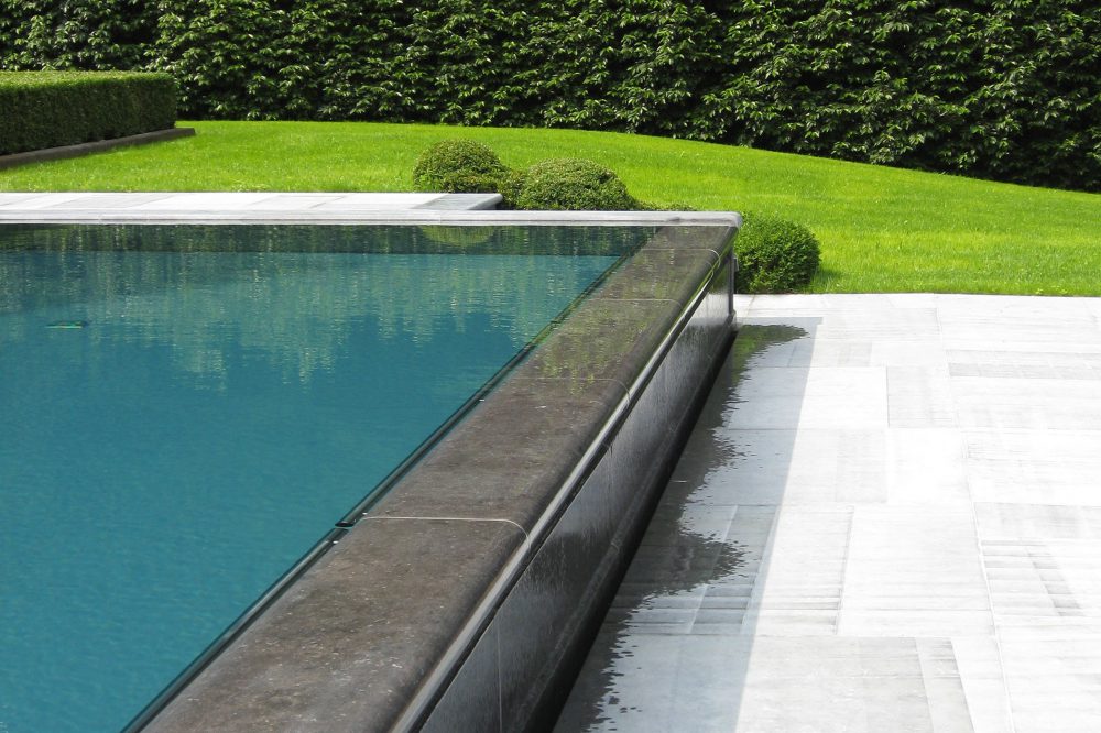 piscine à débordement pierre bleue belge 2